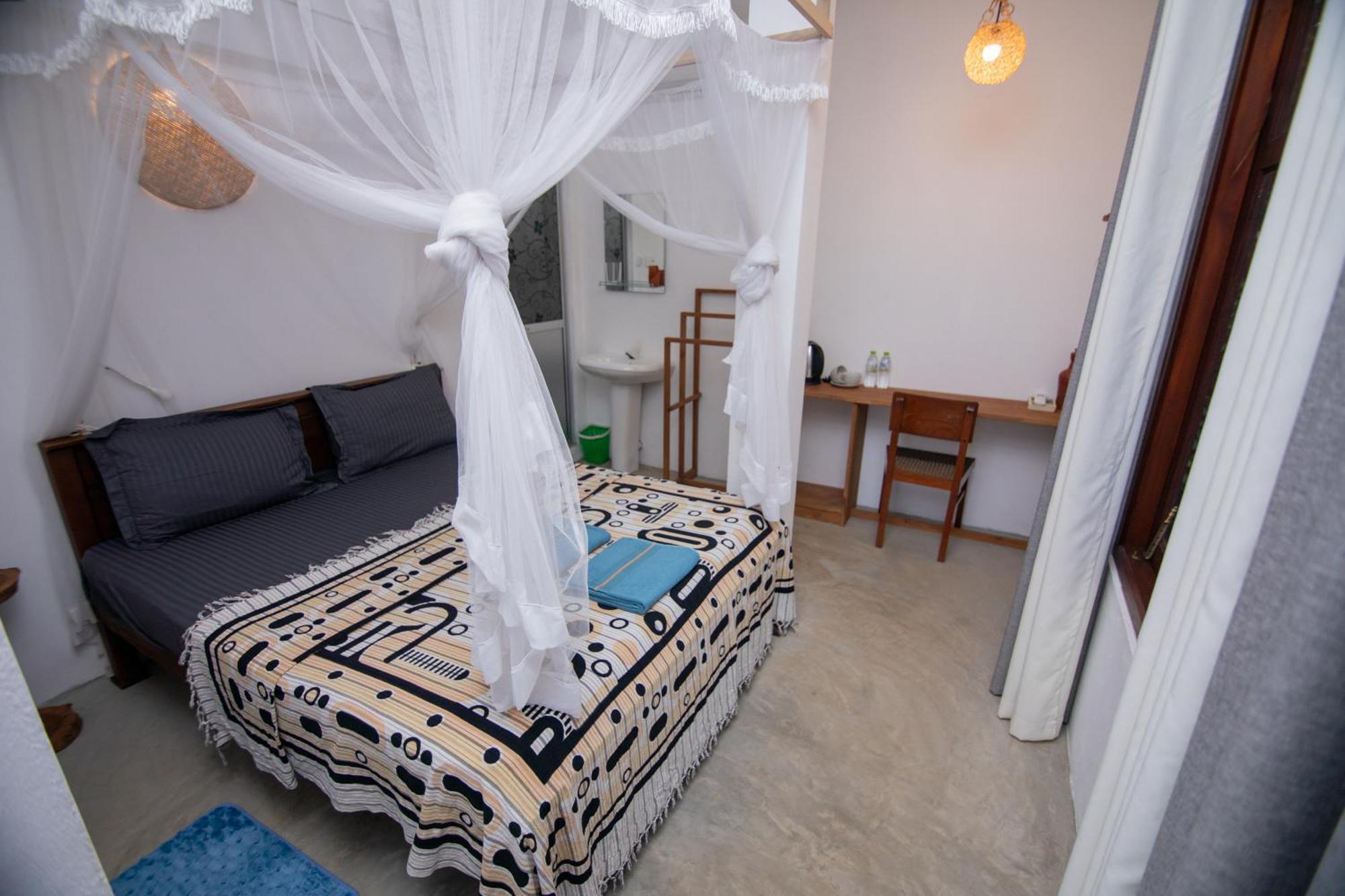 Light House Beach Home Matara Szoba fotó