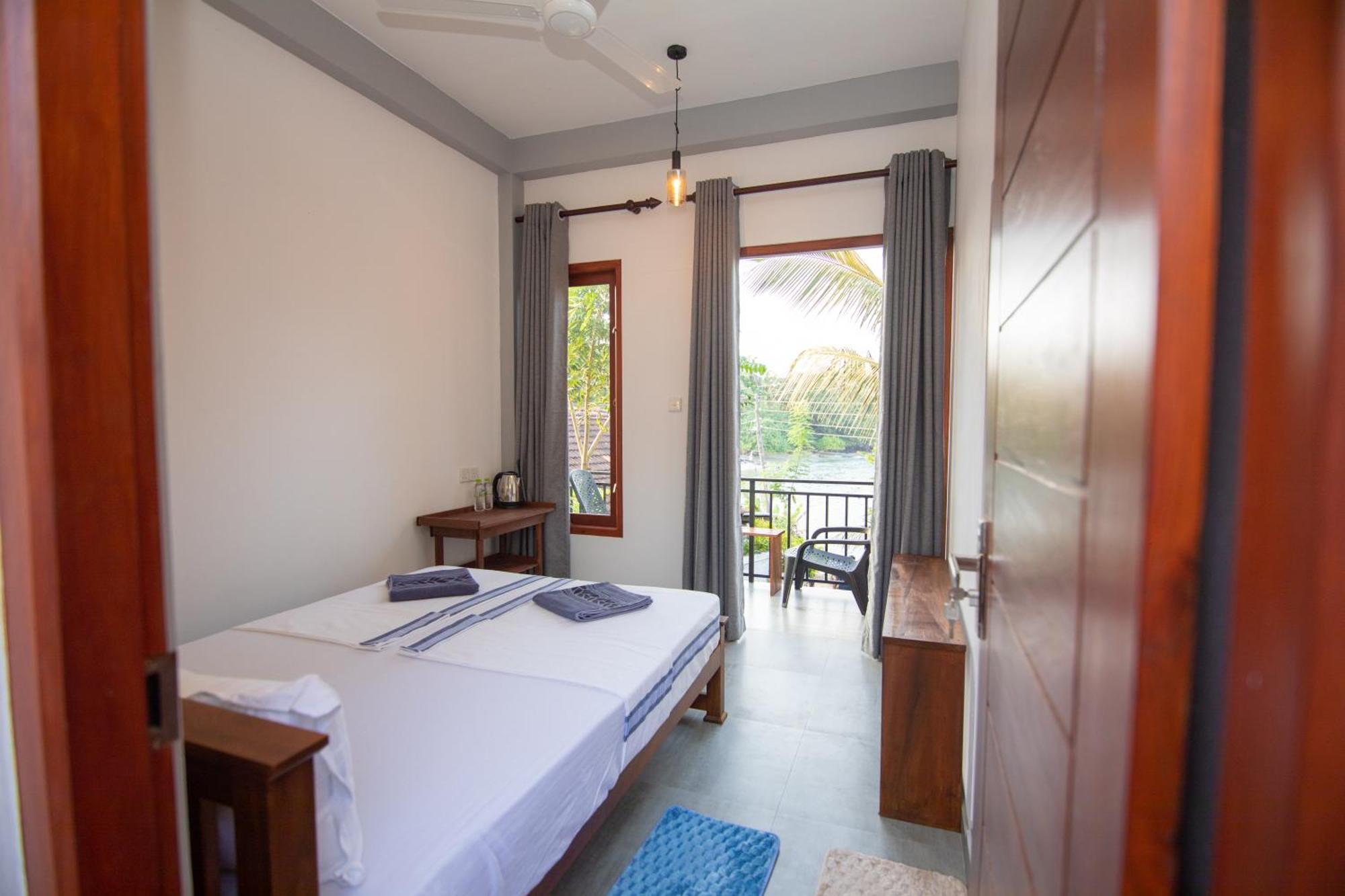 Light House Beach Home Matara Szoba fotó