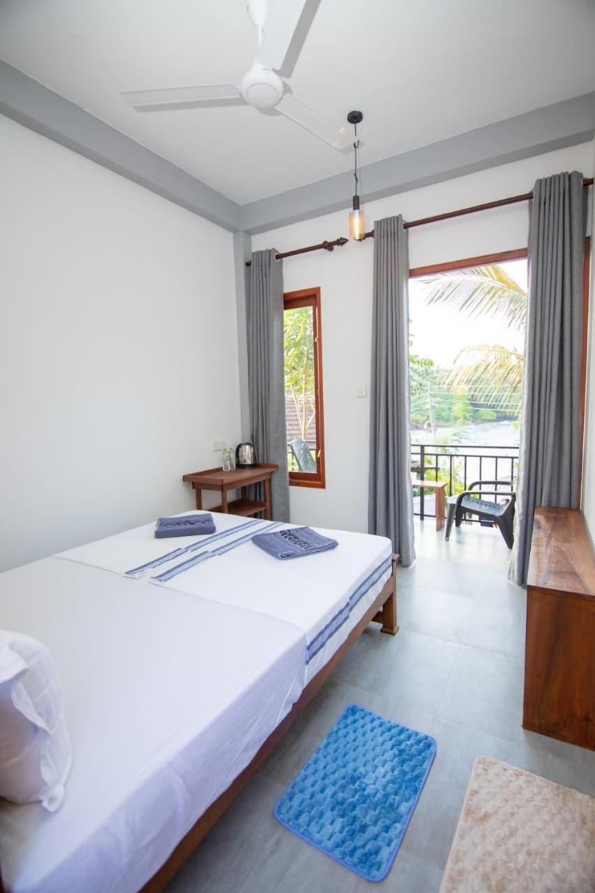 Light House Beach Home Matara Szoba fotó