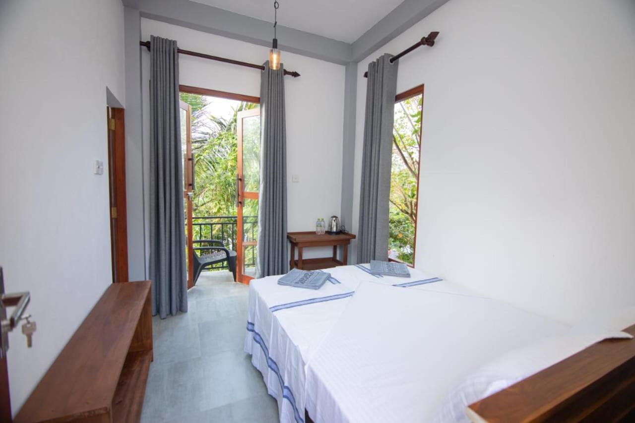 Light House Beach Home Matara Szoba fotó